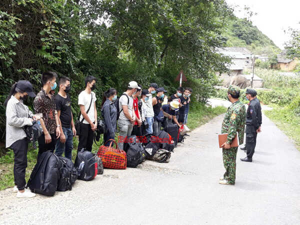 Căng mình ngăn chặn nguy cơ dịch Covid-19 ngay từ cửa ngõ biên giới